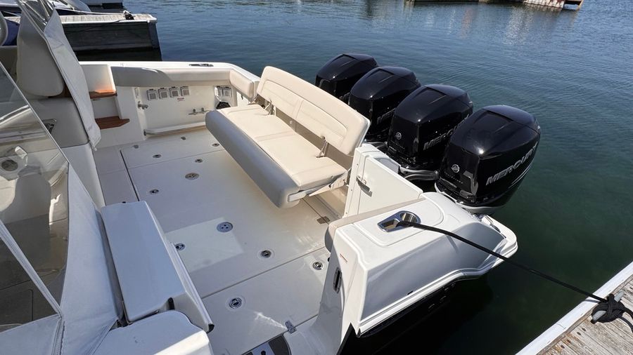 2021 Boston Whaler 380 Realm, photo 7 of 30