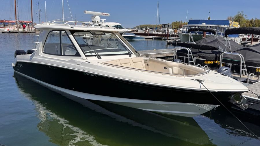 2021 Boston Whaler 380 Realm