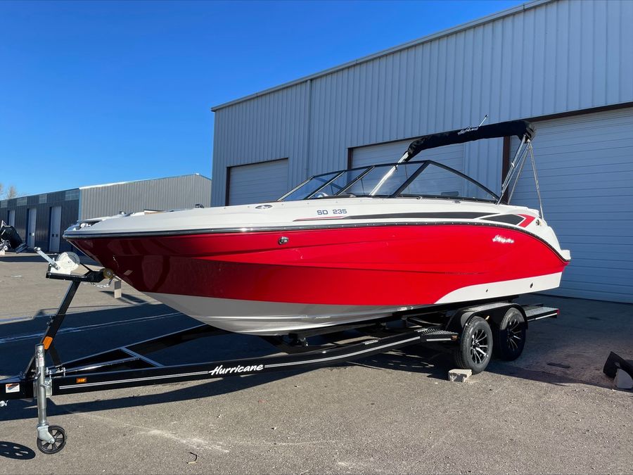 2024 Hurricane SunDeck 235 OB, photo 2 of 8