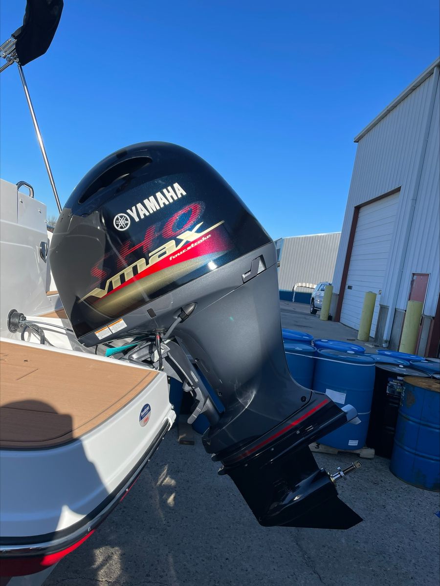 2024 Hurricane SunDeck 235 OB, photo 3 of 8