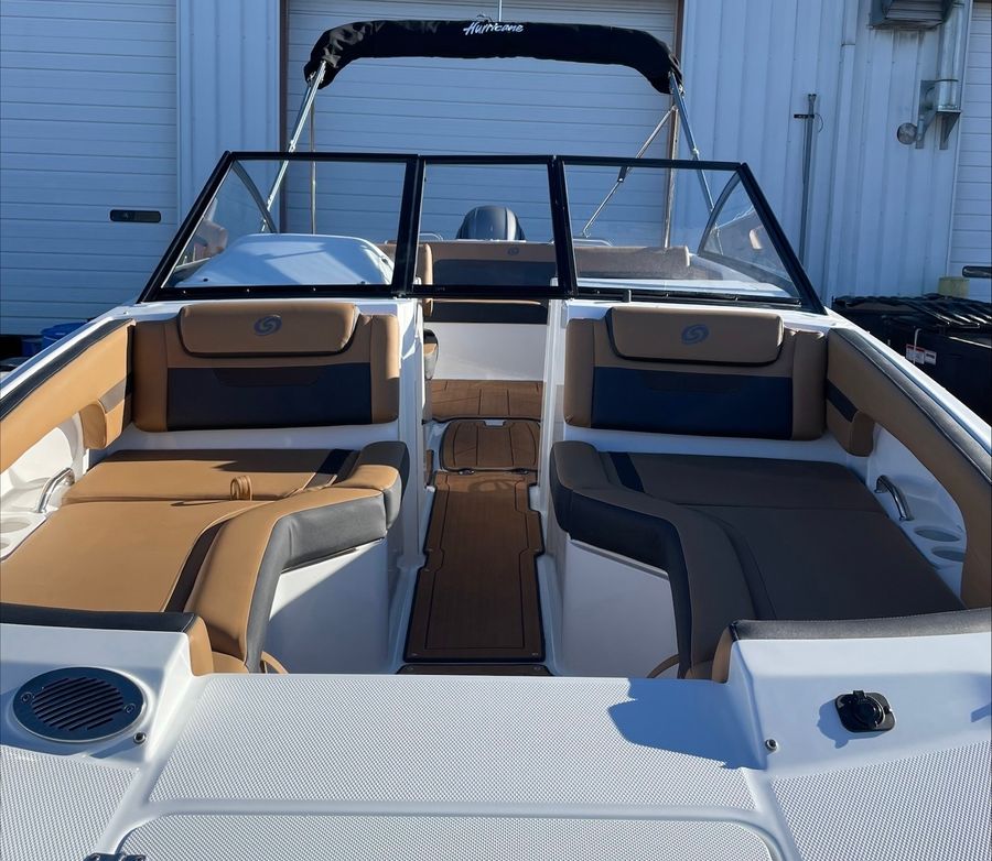 2024 Hurricane SunDeck 235 OB, photo 7 of 8