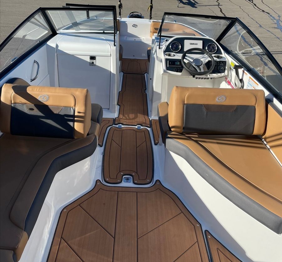 2024 Hurricane SunDeck 235 OB, photo 5 of 8
