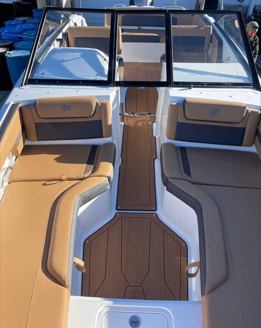2024 Hurricane SunDeck 235 OB, photo 6 of 8
