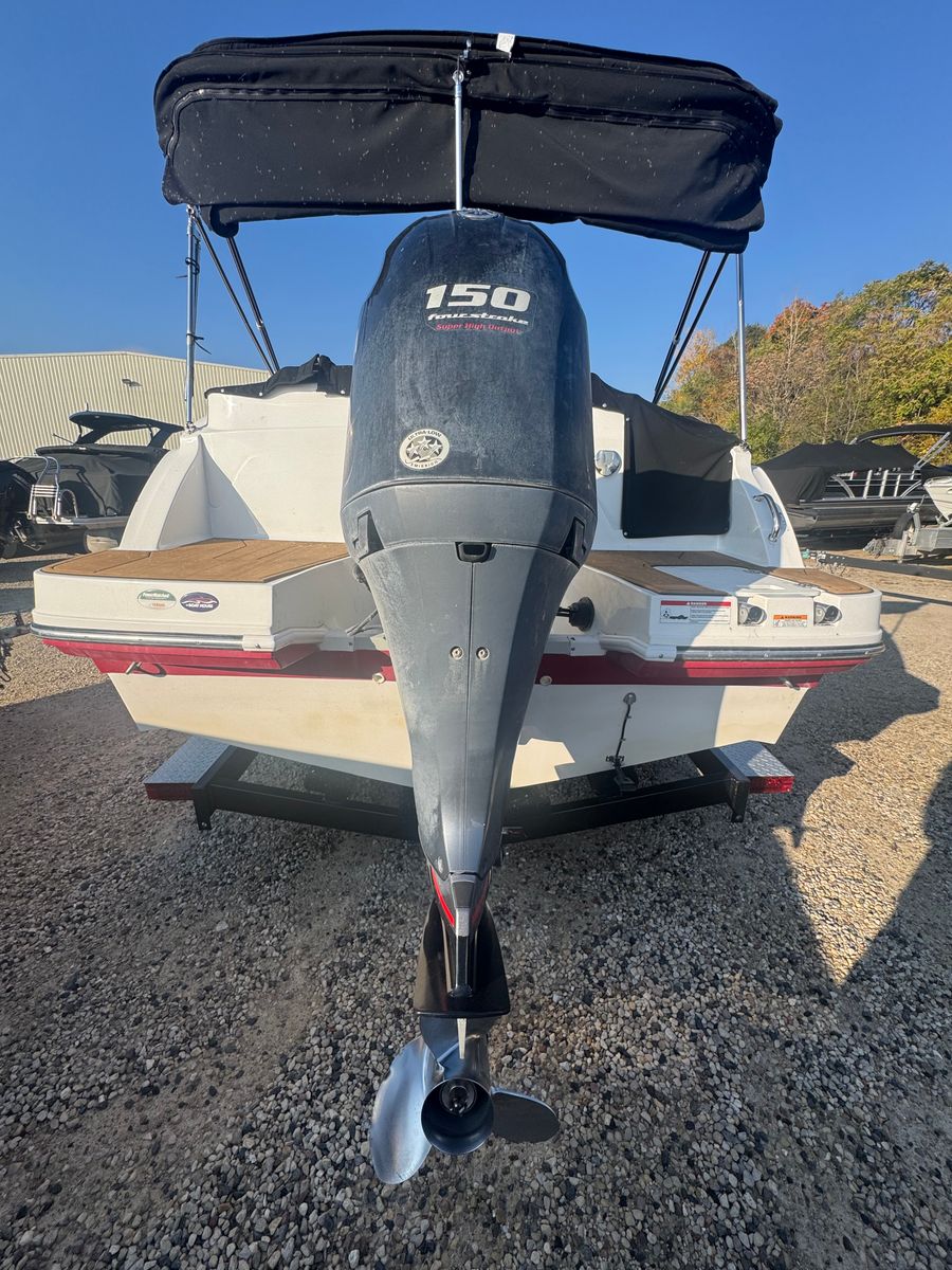 2024 Hurricane SunDeck 235 OB, photo 4 of 8