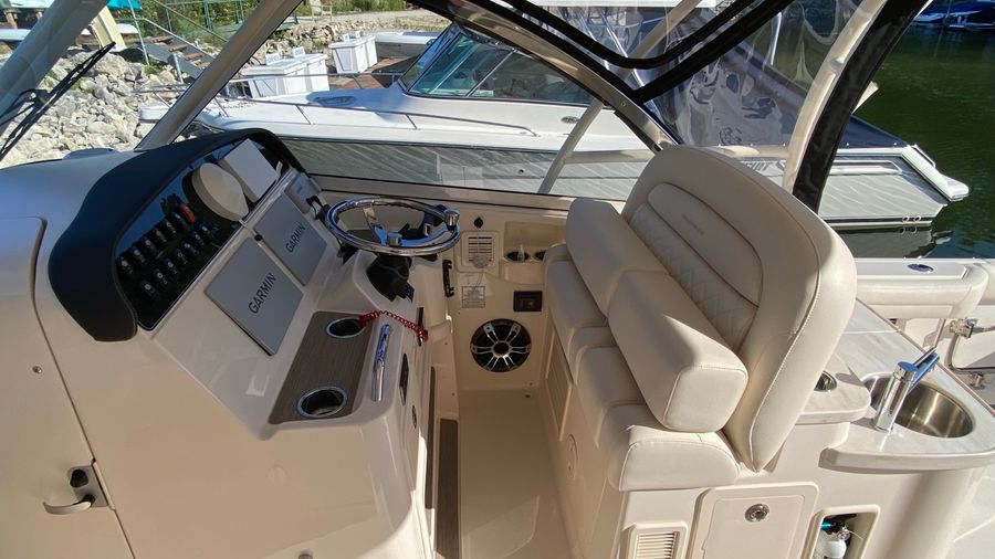 2021 Grady-White Freedom 335, photo 10 of 23