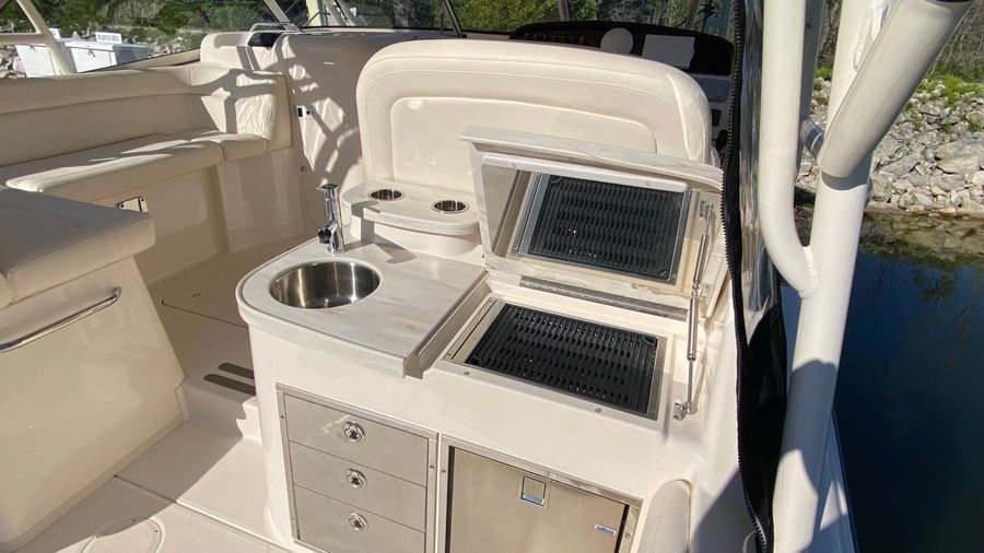 2021 Grady-White Freedom 335, photo 21 of 23