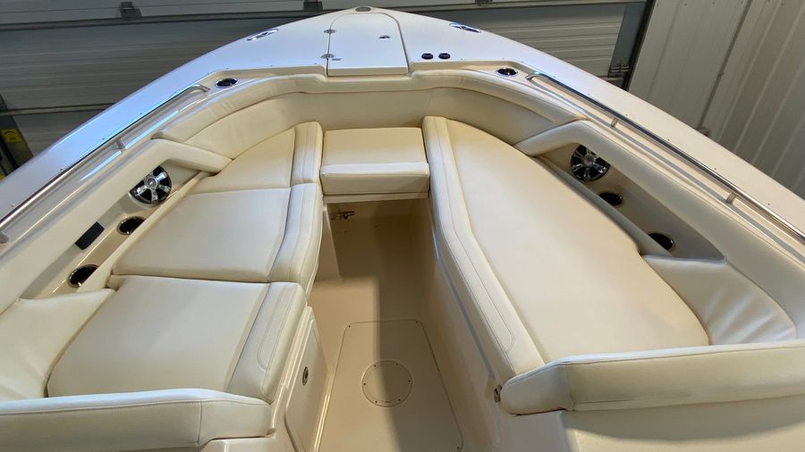 2021 Grady-White Freedom 335, photo 9 of 23