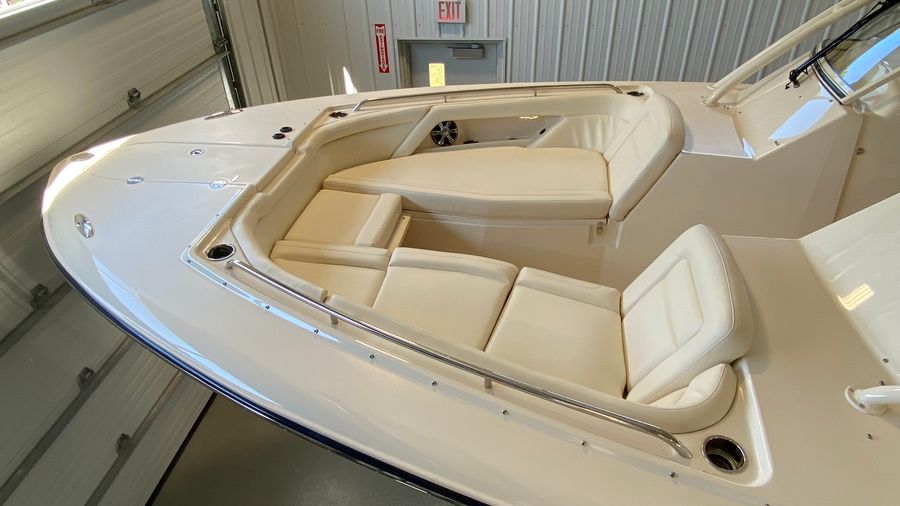 2021 Grady-White Freedom 335, photo 8 of 23