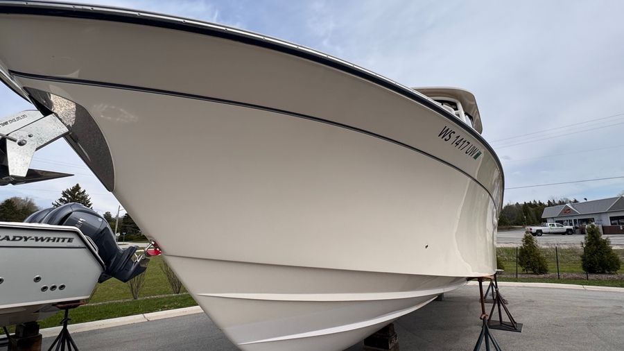 2021 Grady-White Freedom 335, photo 7 of 23