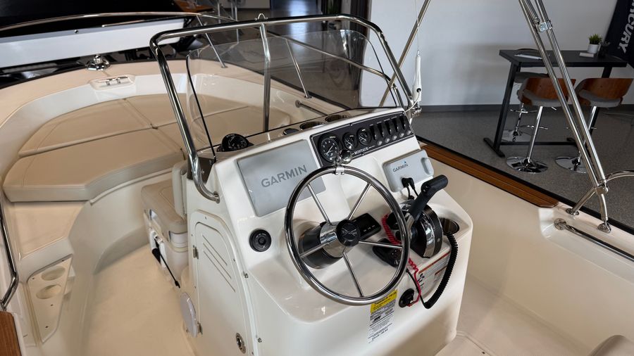 2021 Boston Whaler 170 Montauk, photo 3 of 12
