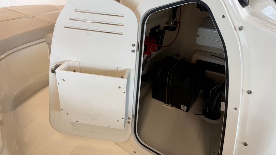 2021 Boston Whaler 170 Montauk, photo 12 of 12
