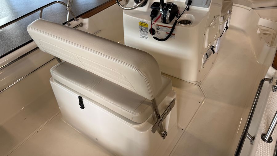 2021 Boston Whaler 170 Montauk, photo 6 of 12