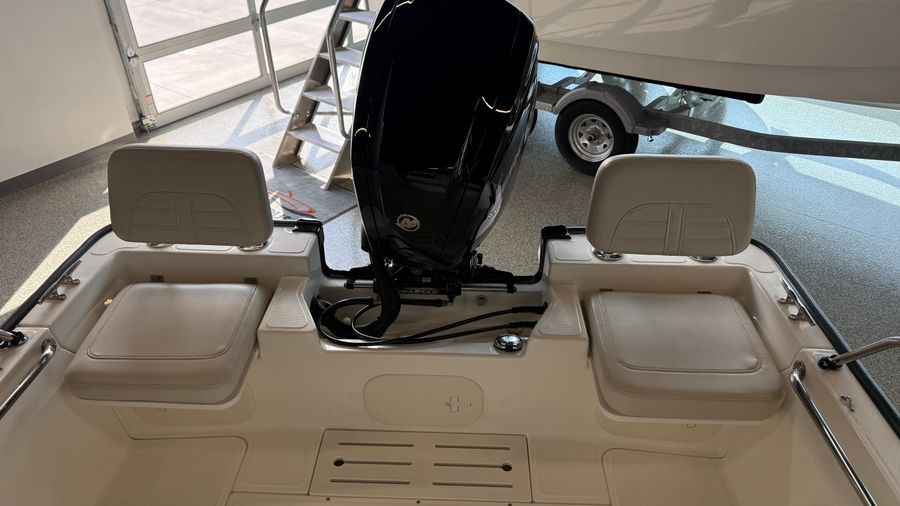 2021 Boston Whaler 170 Montauk, photo 4 of 12