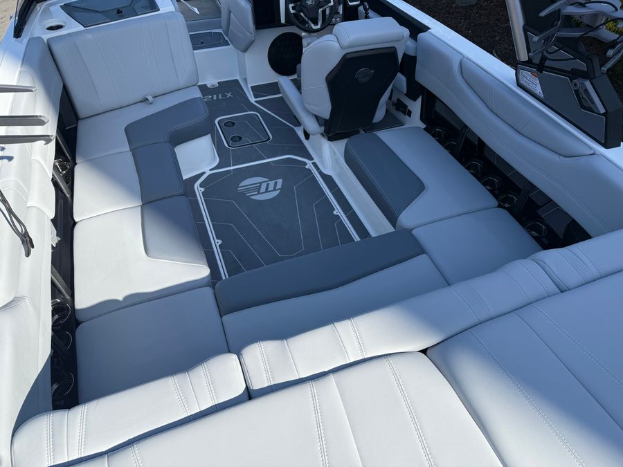 2026 Malibu 21LX, photo 16 of 19