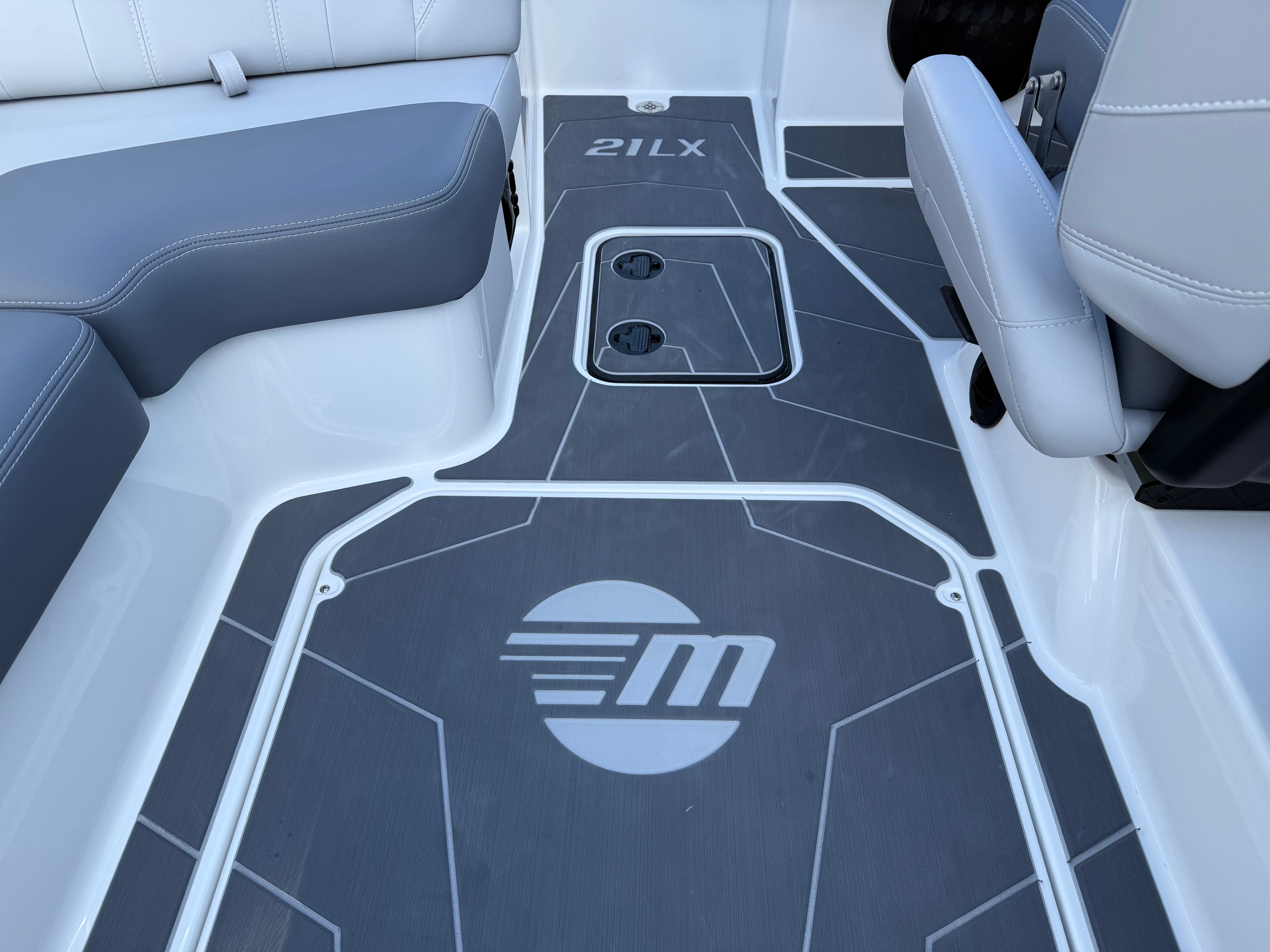 New 2026 21' Malibu 21LX For Sale in Fontana on Lake Geneva, WI
