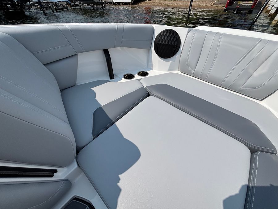2026 Malibu 21LX, photo 14 of 19