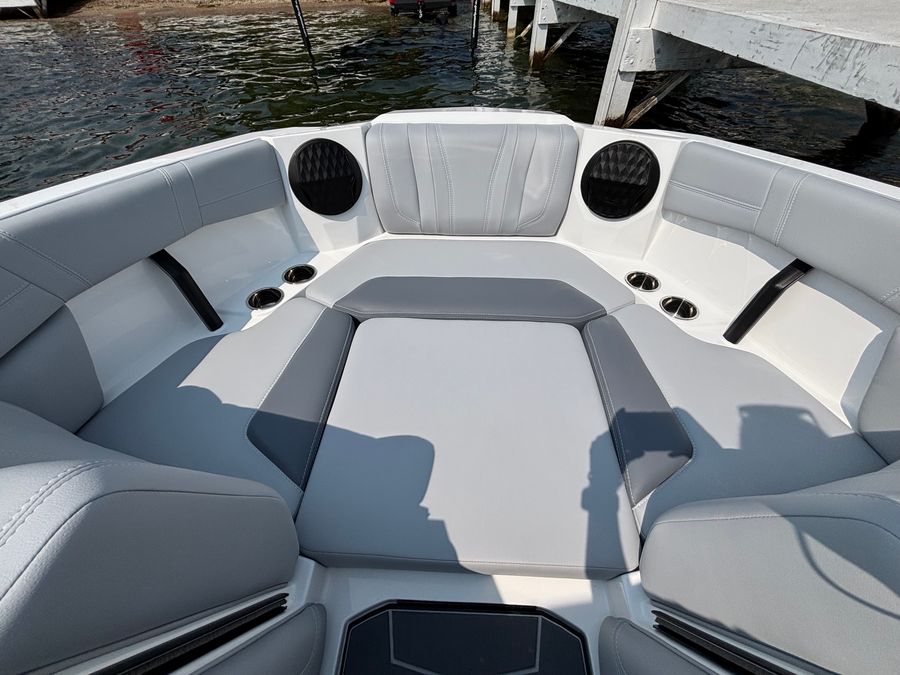 2026 Malibu 21LX, photo 13 of 19