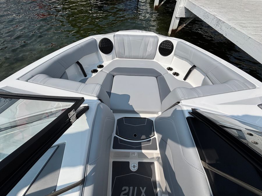 2026 Malibu 21LX, photo 12 of 19