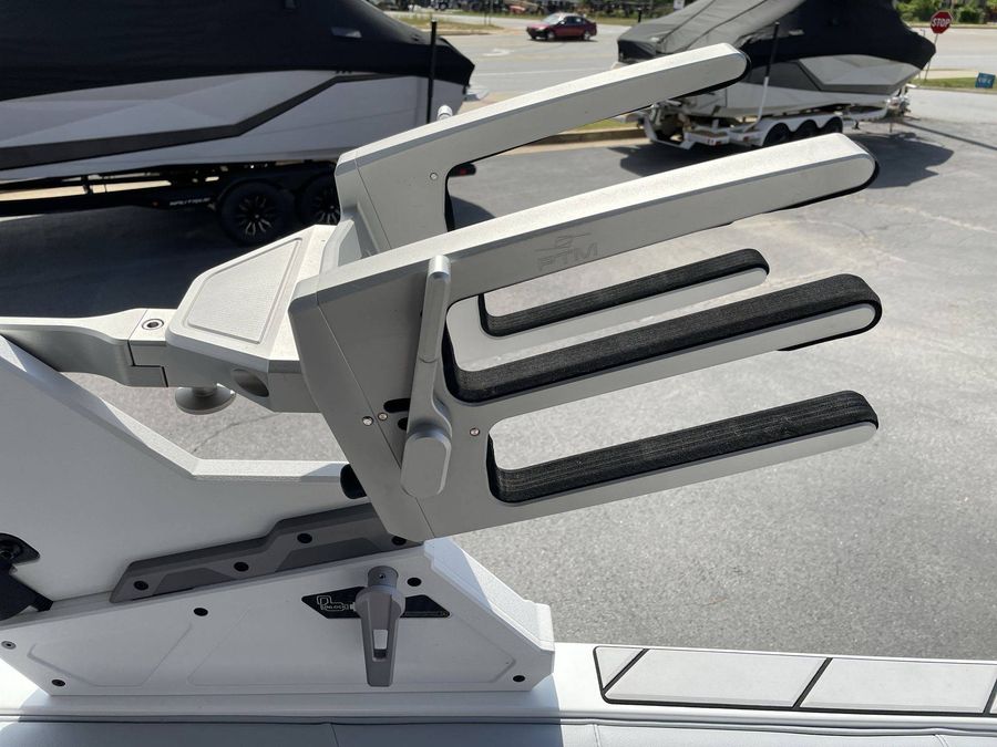2023 Malibu 25 LSV, photo 8 of 30