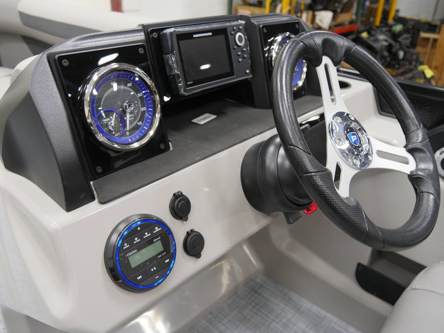 2025 Premier 220 Sunscape RF XLC, photo 10 of 15