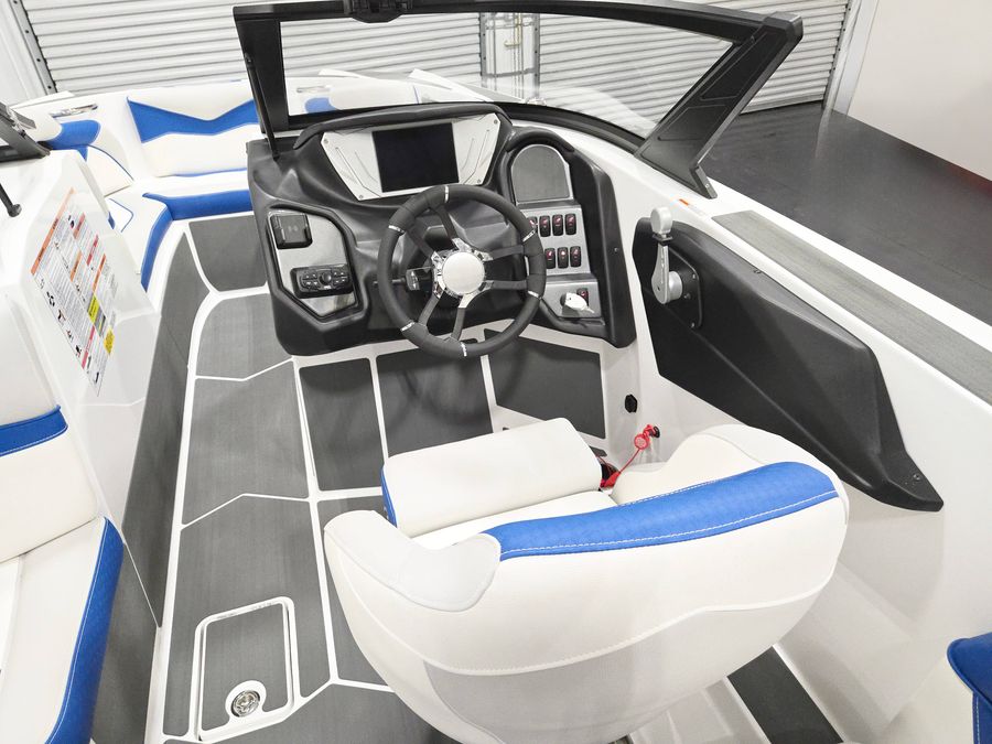 2026 Supreme S220, photo 6 of 7