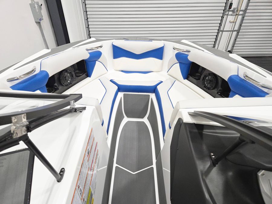 2026 Supreme S220, photo 4 of 7