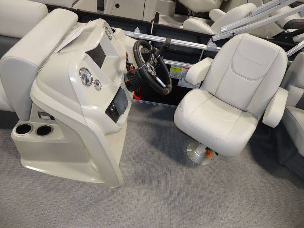 2025 Starcraft Marine LX 18 R