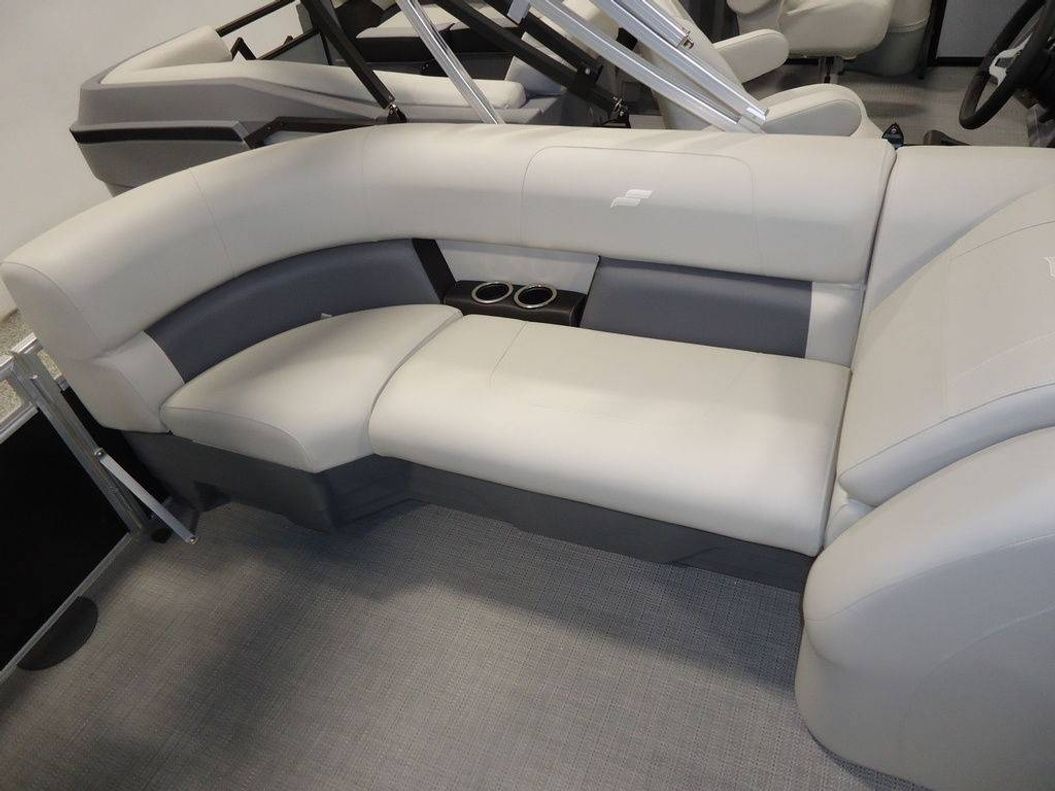 2025 Starcraft Marine LX 18 R