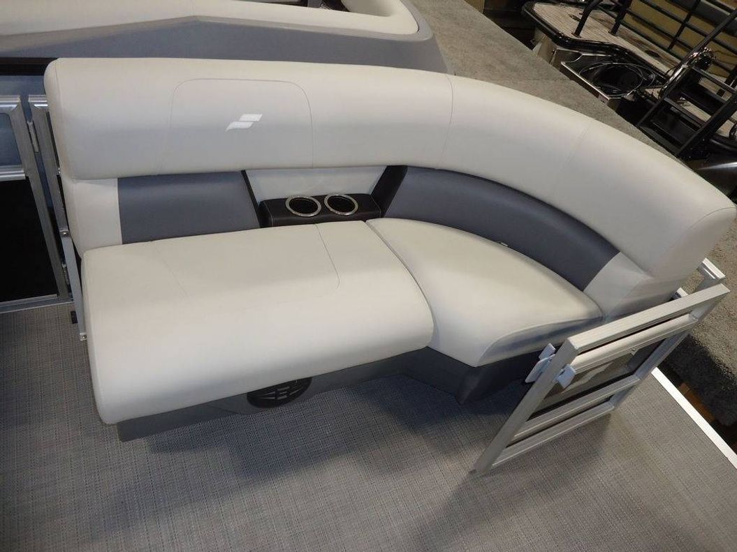 2025 Starcraft Marine LX 18 R