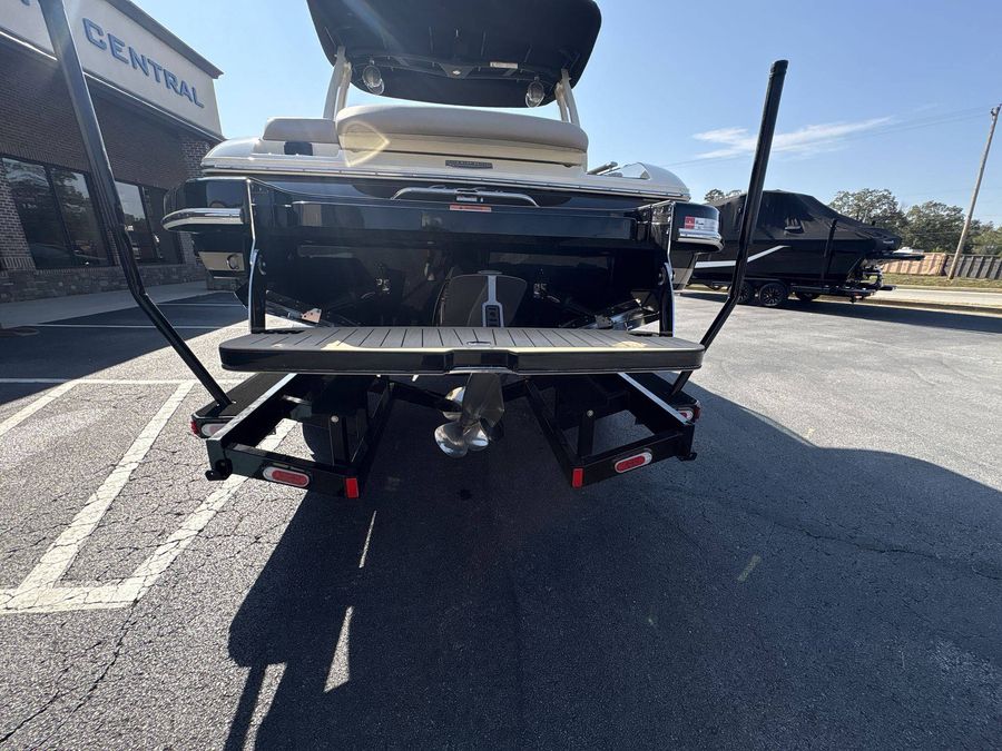 2026 Chris-Craft Sportster 25 MR Wake Surf, photo 4 of 30