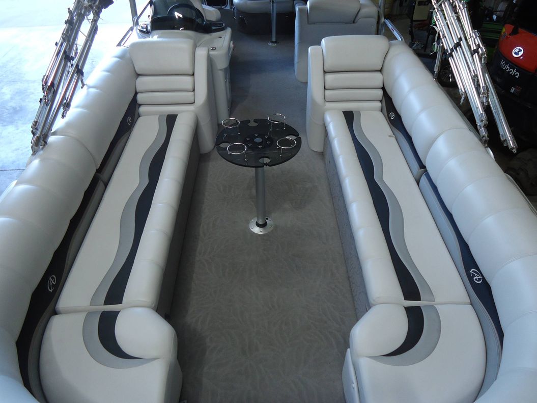 2013 Avalon 2785 Funship
