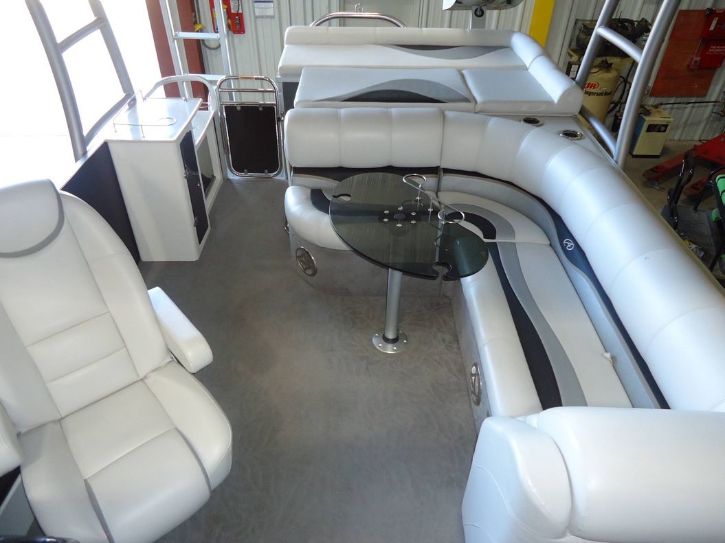 2013 Avalon 2785 Funship