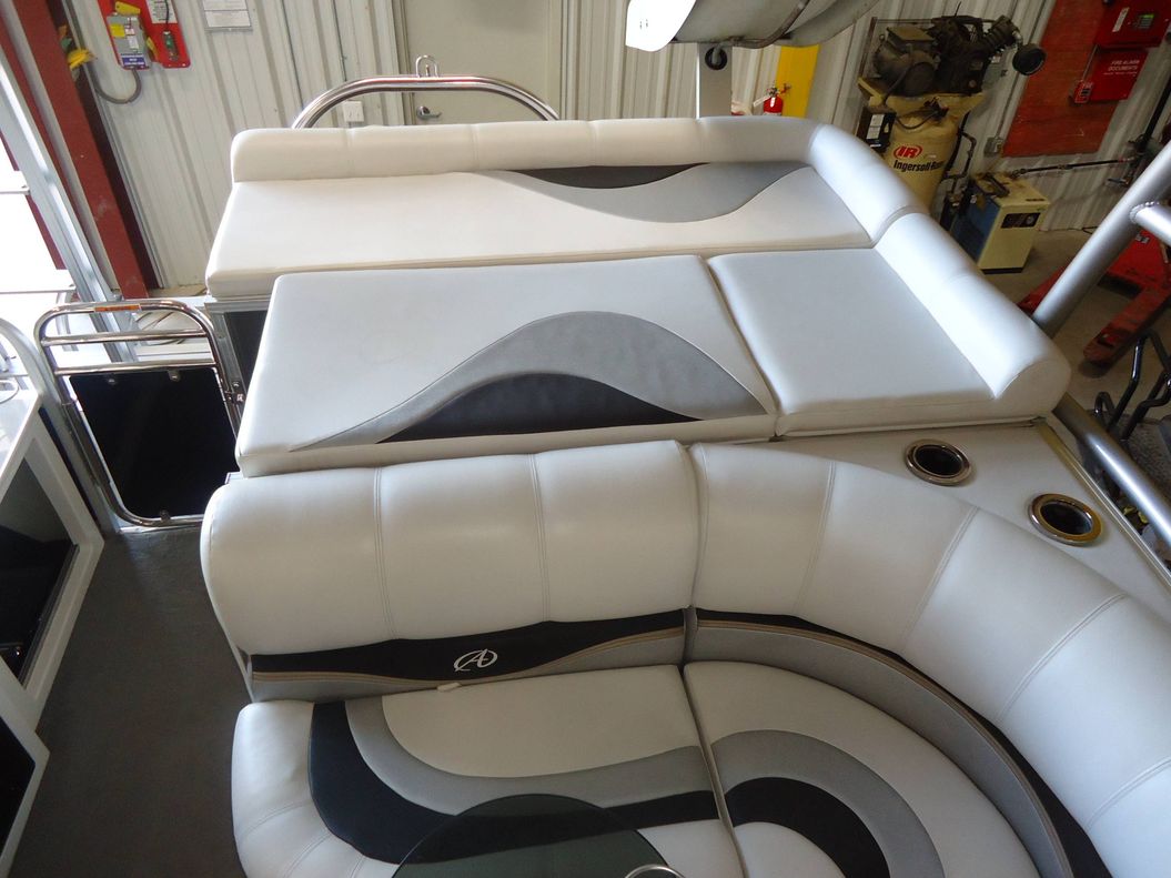 2013 Avalon 2785 Funship