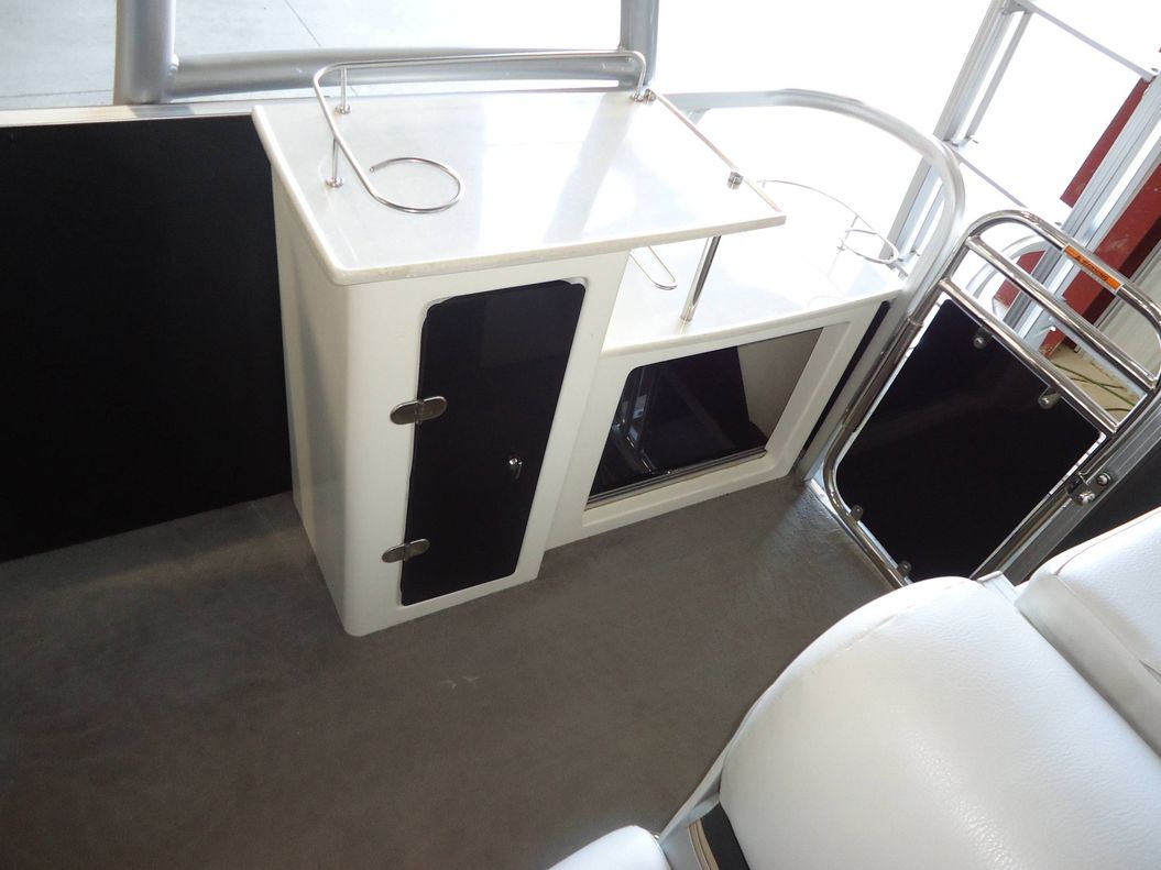 2013 Avalon 2785 Funship