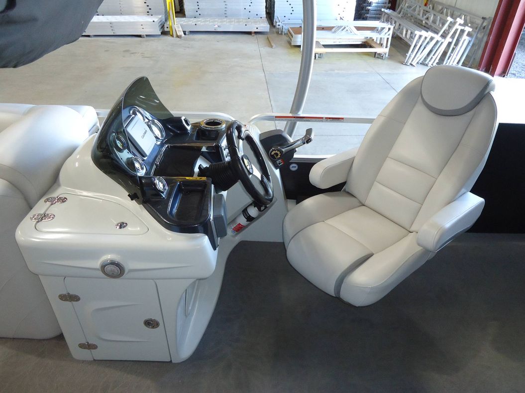 2013 Avalon 2785 Funship