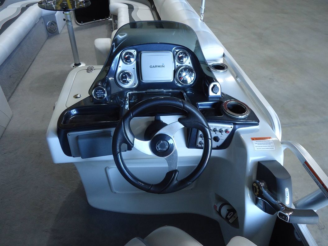 2013 Avalon 2785 Funship