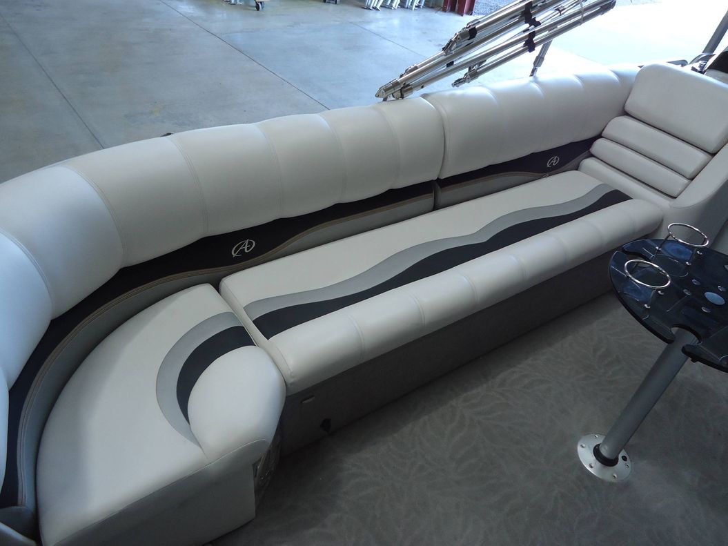 2013 Avalon 2785 Funship