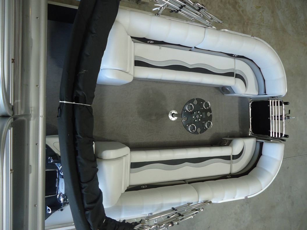 2013 Avalon 2785 Funship