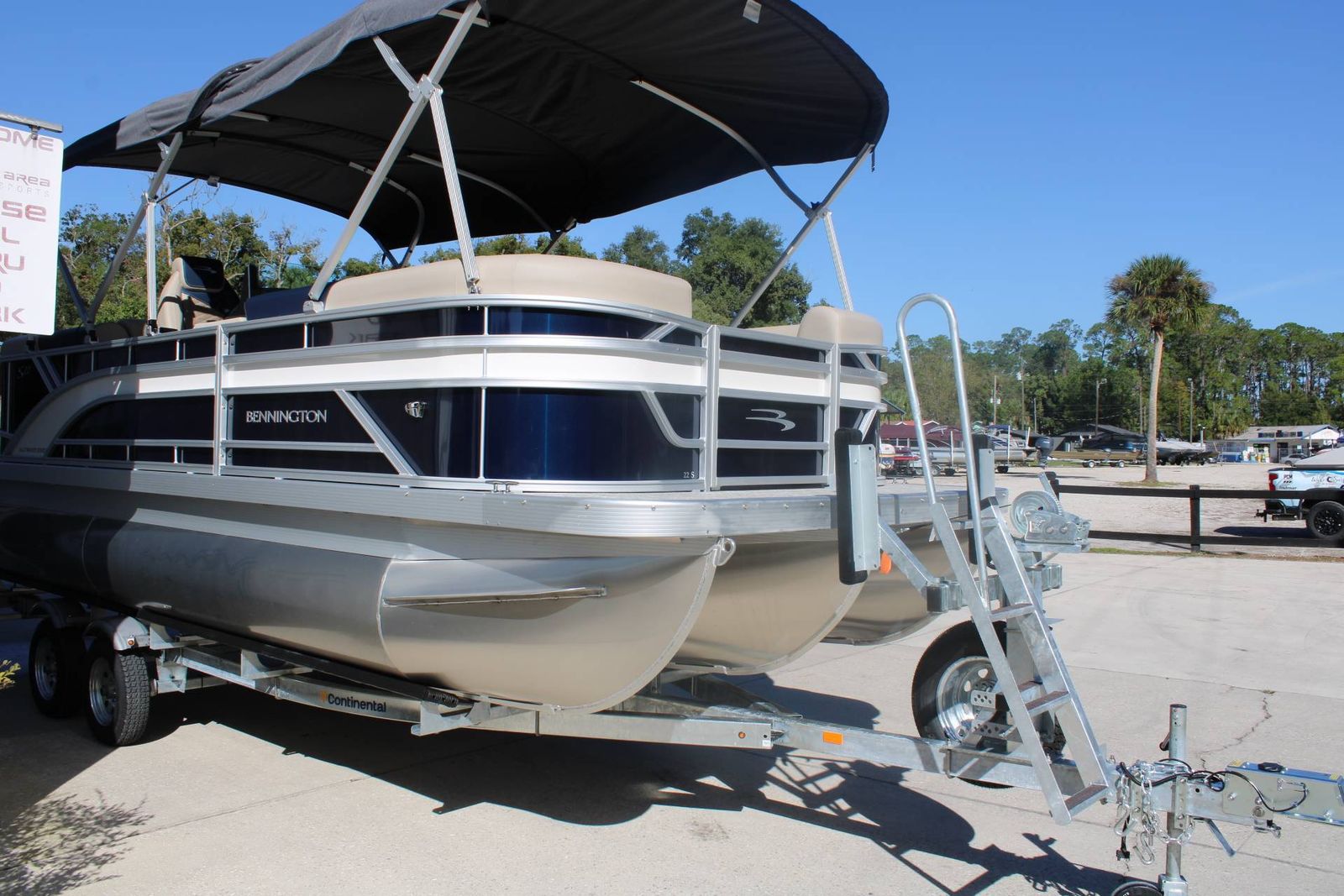 2026 Bennington 22SFCSF pontoon for sale in Melrose, Florida — photo 4