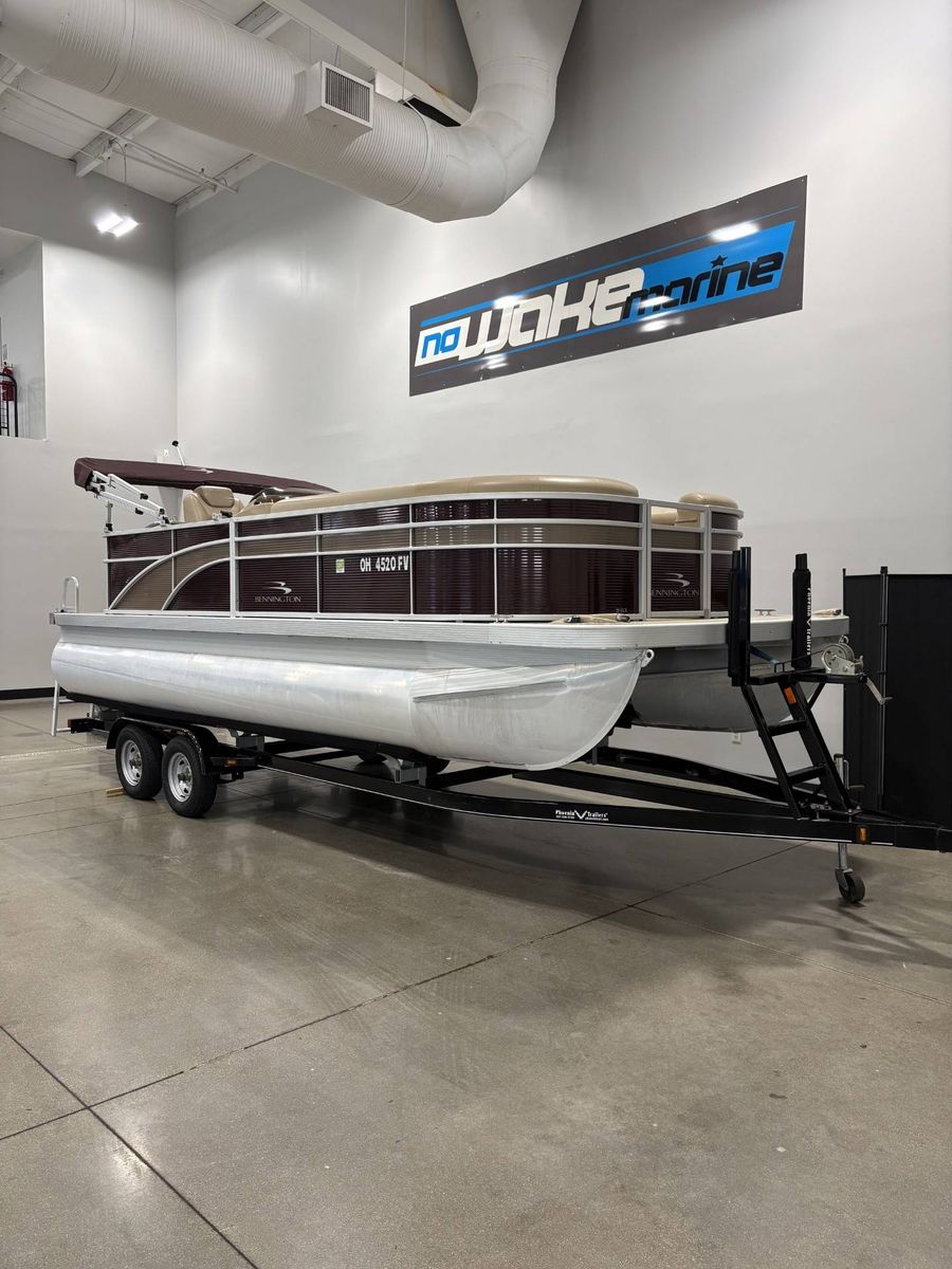 2018 Bennington 21SLX, photo 2 of 19