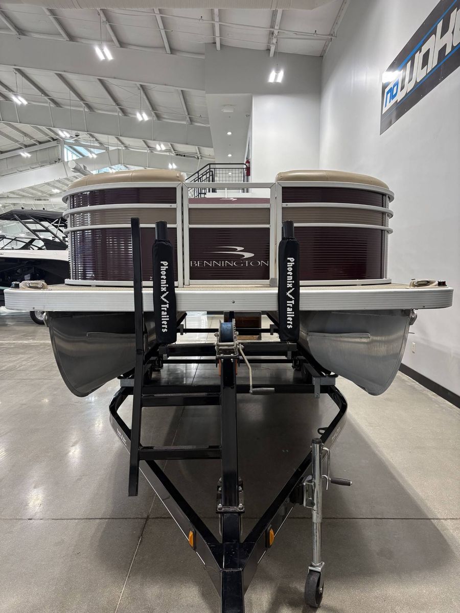 2018 Bennington 21SLX, photo 3 of 19