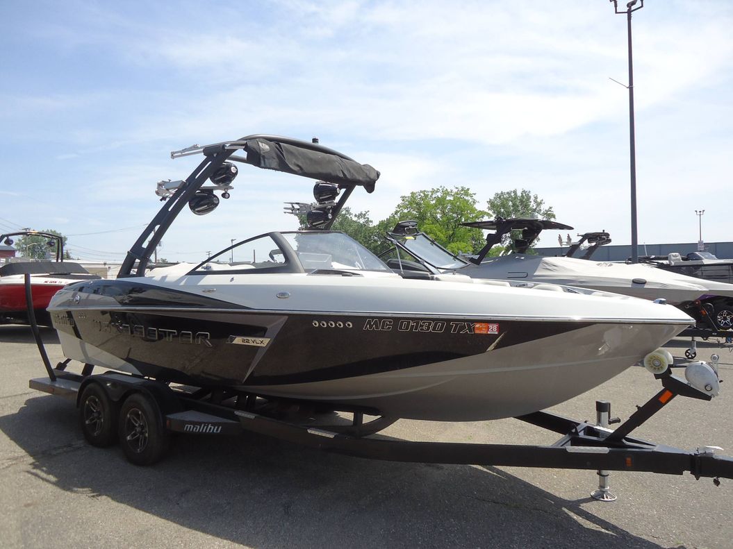 2015 Malibu Boats 22 VLX