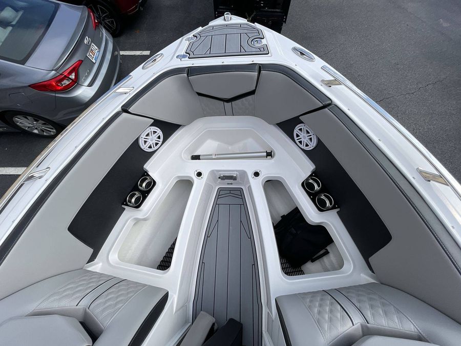 2025 Monterey 238SS, photo 8 of 30