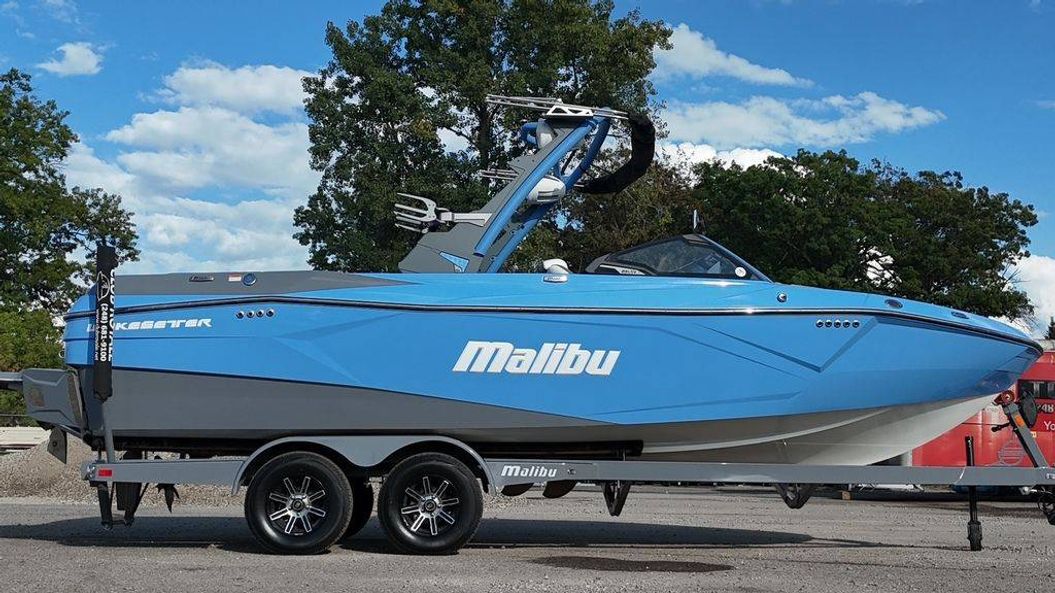 2025 Malibu Boats 23 LSV