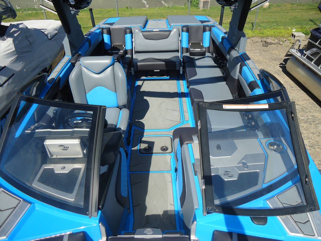 2021 Malibu Boats M240