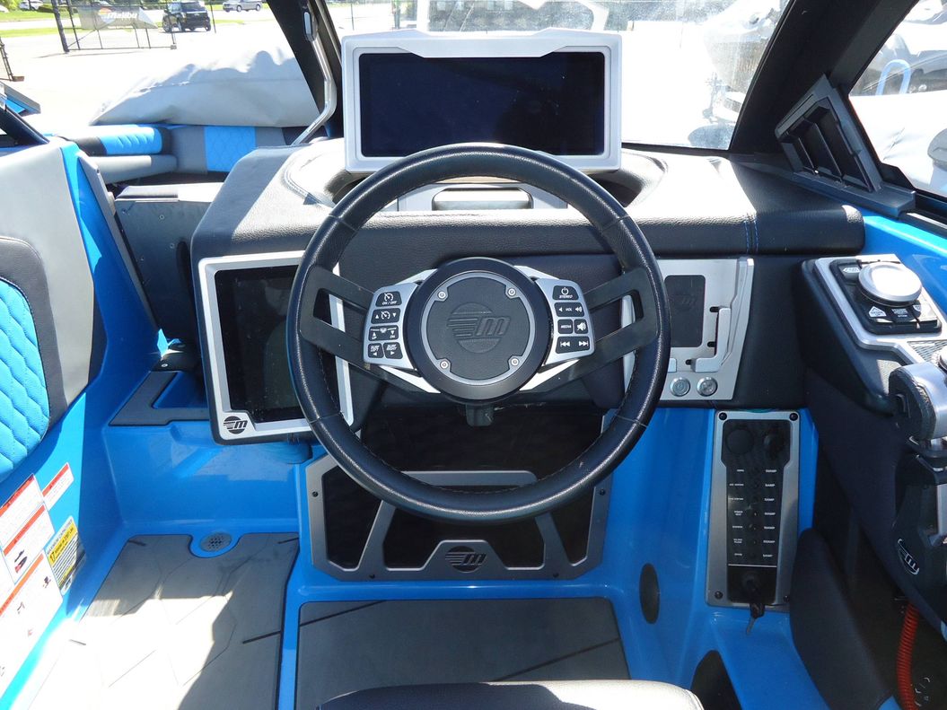 2021 Malibu Boats M240