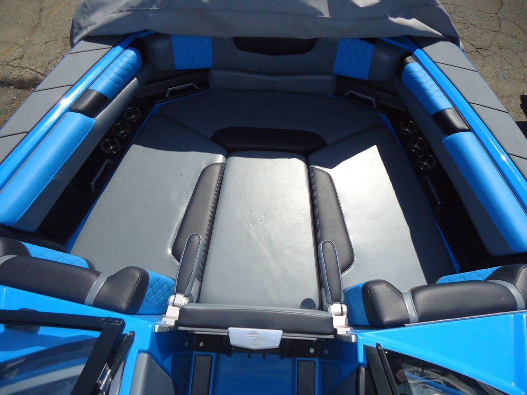 2021 Malibu Boats M240