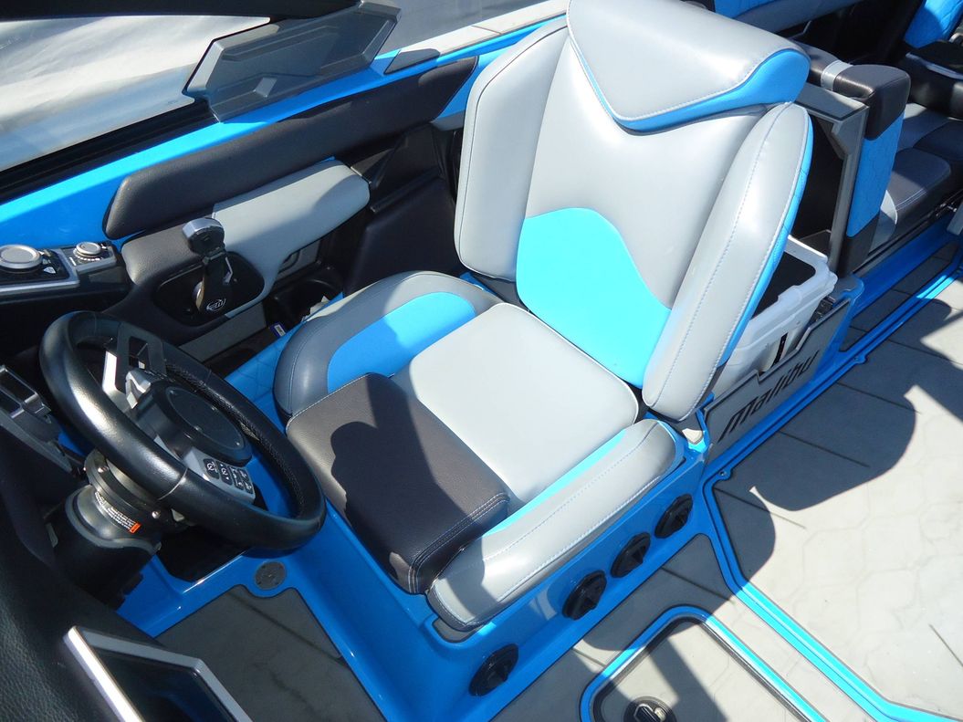 2021 Malibu Boats M240