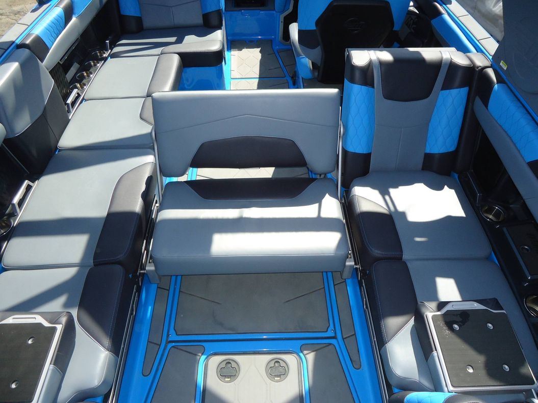 2021 Malibu Boats M240