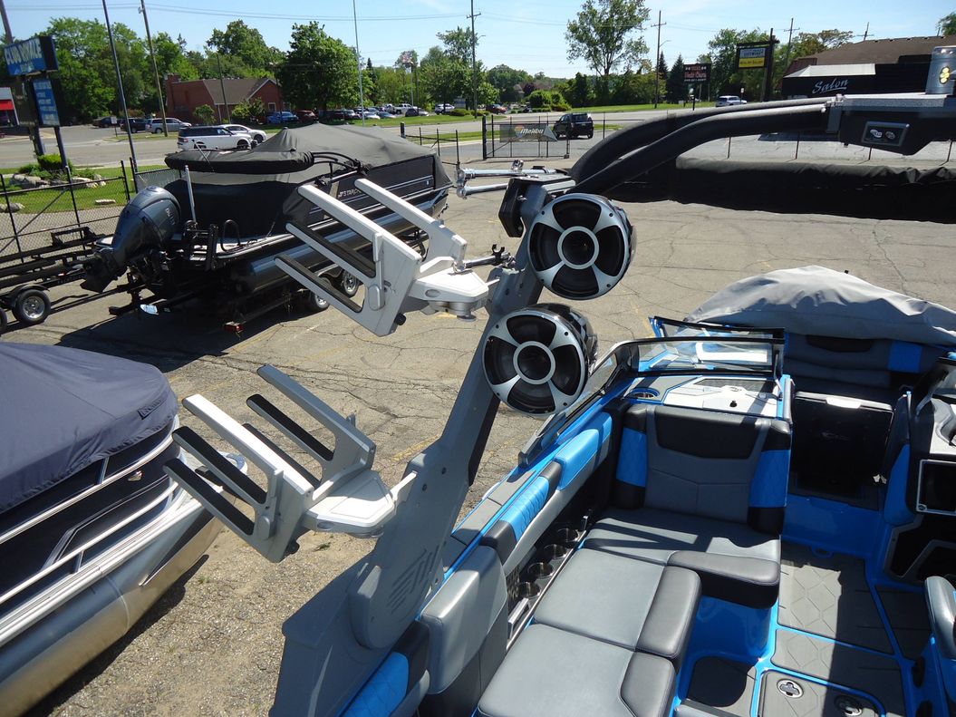 2021 Malibu Boats M240